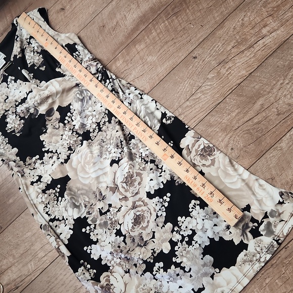 Faux Wrap-Front Keyhole Floral Dress - Picture 9 of 10